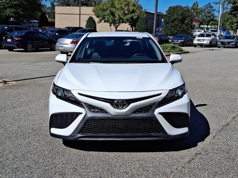 Used 2023 Toyota Camry SE image 2