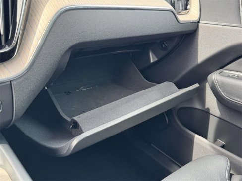 Used 2018 Volvo XC60 T6 Inscription w/ Vision Package image 31