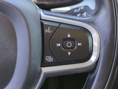 Used 2019 Volvo XC60 T5 Momentum w/ Premium Package image 24