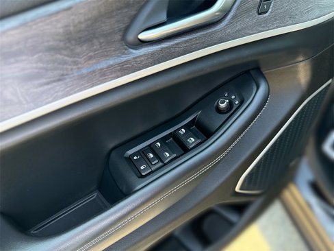 Used 2022 Jeep Grand Cherokee L Limited image 13