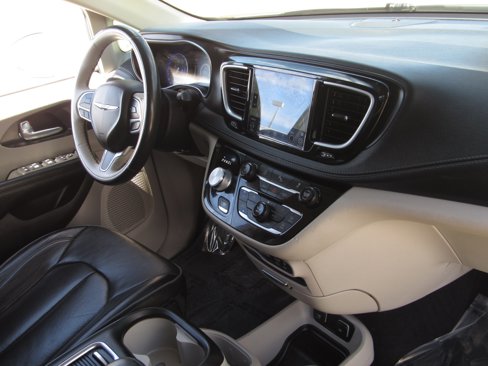 Used 2020 Chrysler Pacifica Limited image 10