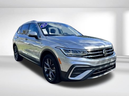 Certified 2022 Volkswagen Tiguan SE image 1