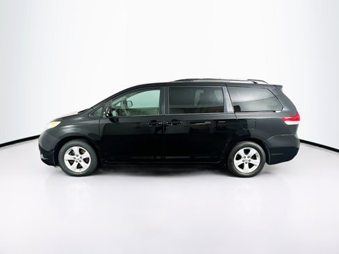 Used 2013 Toyota Sienna LE image 4