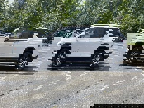 New 2026 Chevrolet Equinox LT w/ LPO, Floor Liner Package image 6