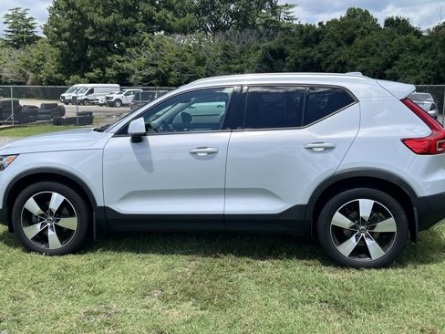 Used 2020 Volvo XC40 T5 Momentum w/ Protection Package Premier image 5