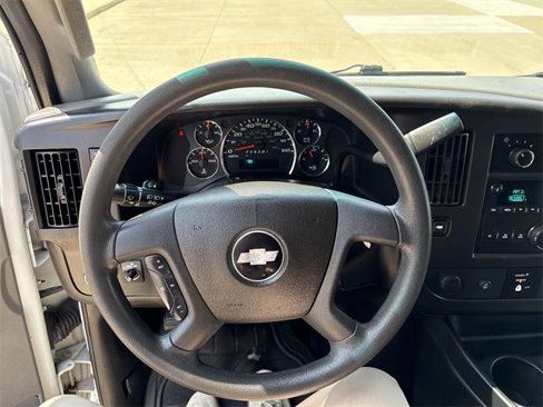 Used 2017 Chevrolet Express 2500 image 22