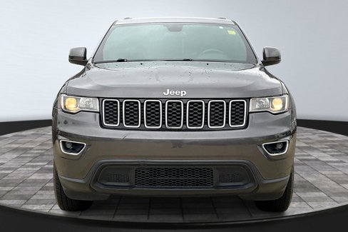 Used 2020 Jeep Grand Cherokee Laredo image 3