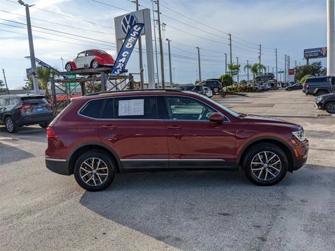 Used 2020 Volkswagen Tiguan SE w/ Panoramic Sunroof Package image 8