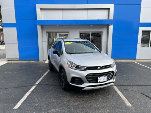Used 2022 Chevrolet Trax LT w/ Redline Edition image 3