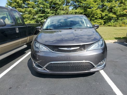 Used 2020 Chrysler Pacifica Touring image 2