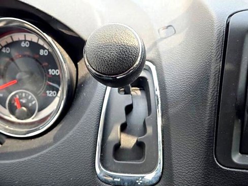 Used 2014 Dodge Grand Caravan SXT image 28