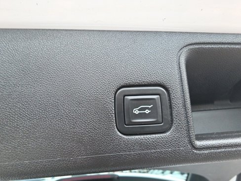 Used 2022 GMC Terrain SLE w/ Driver Convenience Package image 29