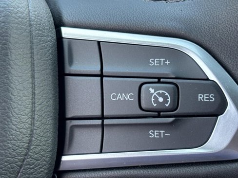 New 2025 Jeep Compass Latitude image 16