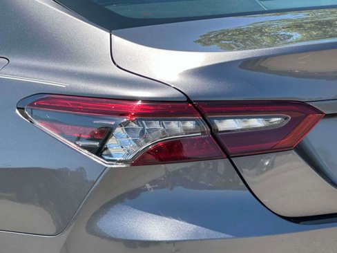 Used 2021 Toyota Camry XLE image 8
