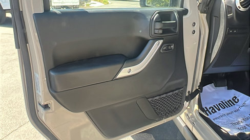 Used 2017 Jeep Wrangler Unlimited Rubicon w/ Cold Weather Group image 16