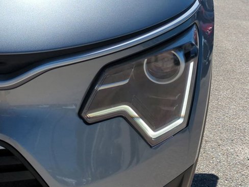 Used 2024 Kia Niro EX image 9