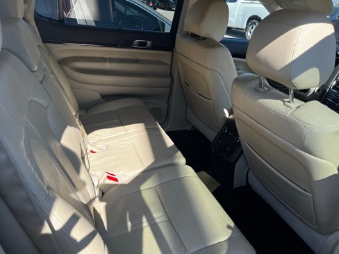 Used 2016 Lincoln MKT AWD image 10