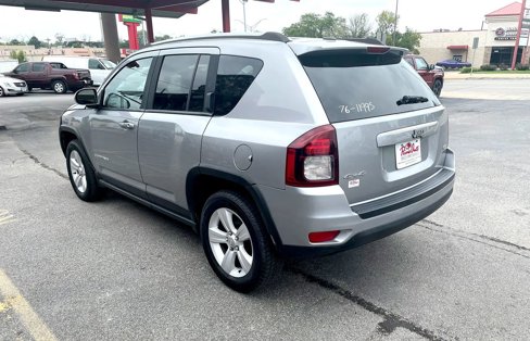 Used 2016 Jeep Compass Latitude image 4