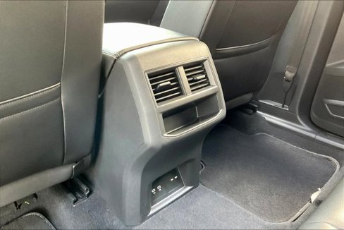 Used 2021 Volkswagen Atlas Cross Sport SE image 32