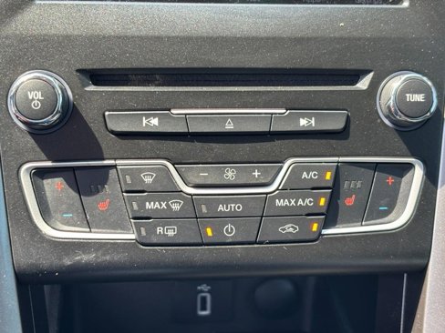 Used 2017 Ford Fusion SE w/ Fusion SE Technology Package image 23