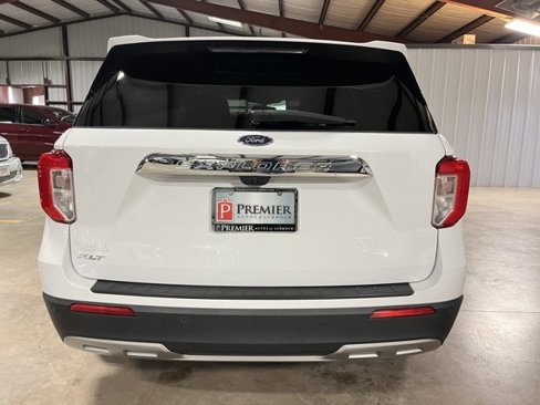 Used 2023 Ford Explorer XLT w/ Equipment Group 202A image 3