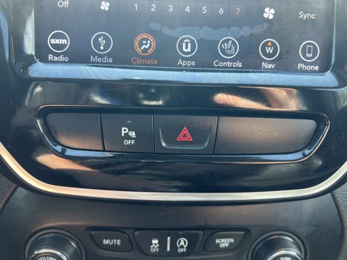 Certified 2019 Jeep Cherokee Limited image 33