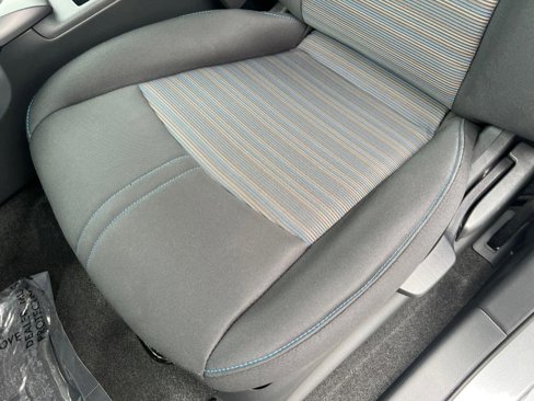Used 2025 Nissan Leaf S image 20