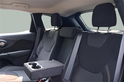 Used 2016 Jeep Cherokee Latitude w/ Cold Weather Group image 29
