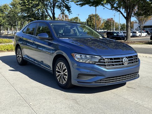 Used 2019 Volkswagen Jetta SE w/ Cold Weather Package image 2