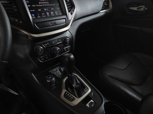 Used 2015 Jeep Cherokee Limited w/ Luxury Group image 28