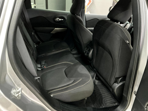 Used 2017 Jeep Cherokee Latitude image 24