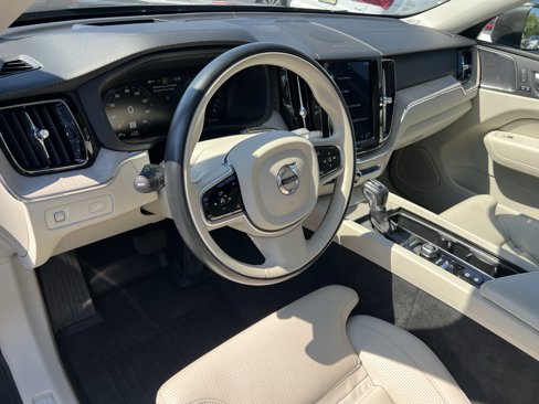 Used 2020 Volvo XC60 T5 Inscription w/ Protection Package image 10