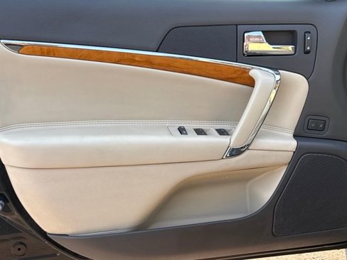 Used 2010 Lincoln MKZ image 16