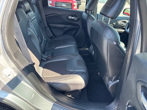 Used 2015 Jeep Cherokee Trailhawk w/ Cold Weather Group image 21
