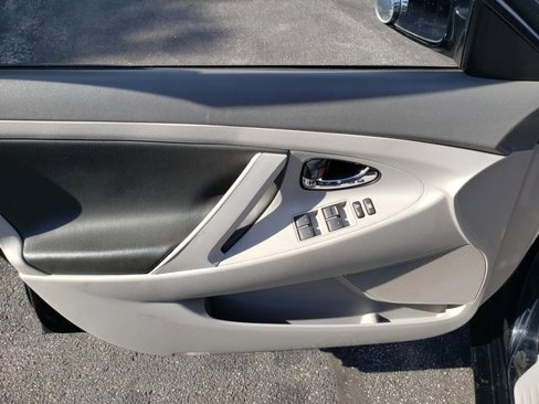 Used 2010 Toyota Camry image 10