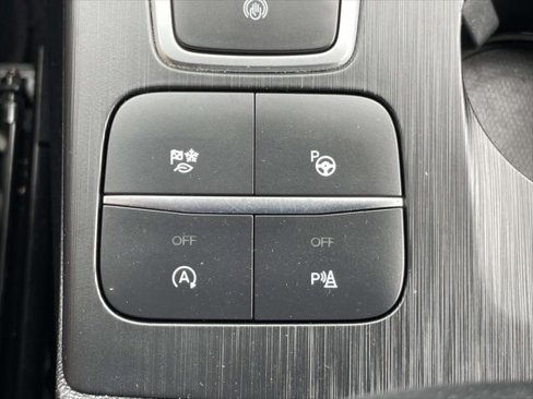 Used 2020 Ford Escape Titanium image 31