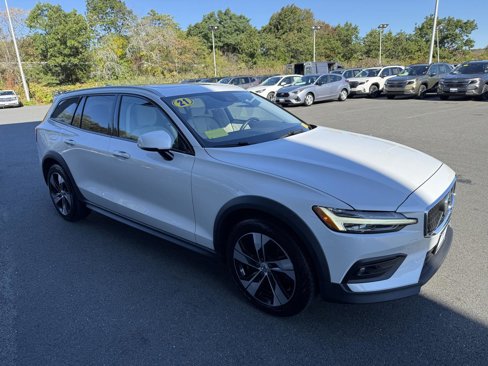 Used 2021 Volvo V60 T5 Cross Country image 7