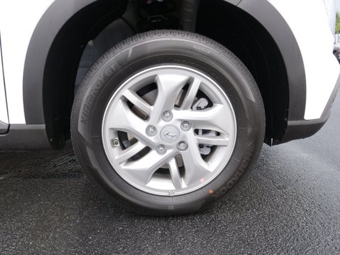 New 2025 Hyundai Venue SE image 10