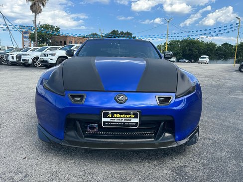 Used 2009 Nissan 370Z Touring image 2