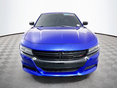 Used 2019 Dodge Charger SXT image 2