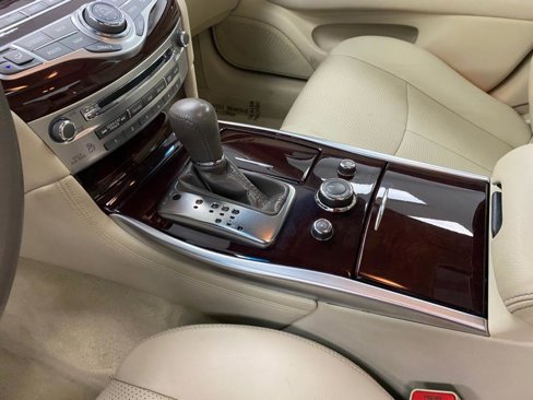 Used 2016 INFINITI Q70 L 3.7 image 29