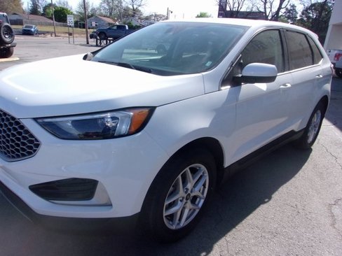 Used 2023 Ford Edge SEL image 11