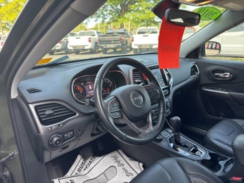 Used 2019 Jeep Cherokee Limited image 10