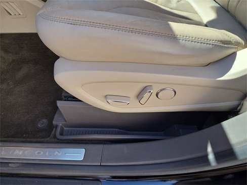Used 2017 Lincoln MKX Reserve w/ Lincoln MKX Climate Package image 20