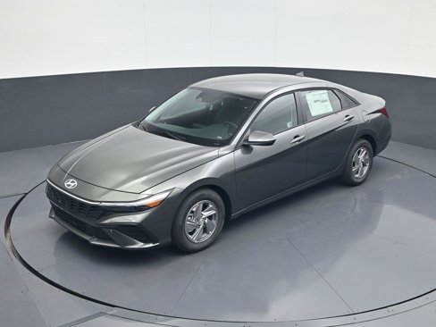 New 2025 Hyundai Elantra SE image 13