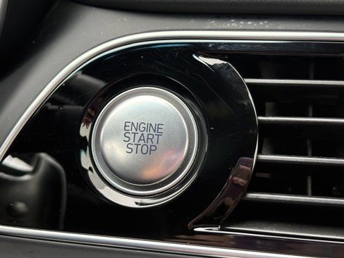 Used 2023 Genesis G70 2.0T image 27