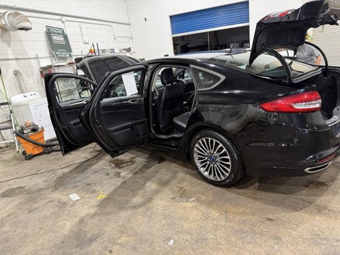 Used 2017 Ford Fusion SE w/ Fusion SE Technology Package image 9