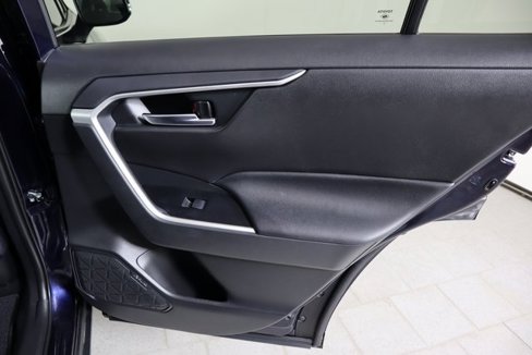 Used 2020 Toyota RAV4 XLE Premium image 13