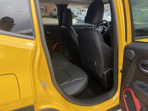 Used 2016 Jeep Renegade Trailhawk w/ Premium Trailhawk Package image 10
