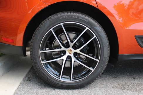 Certified 2024 Porsche Macan image 15